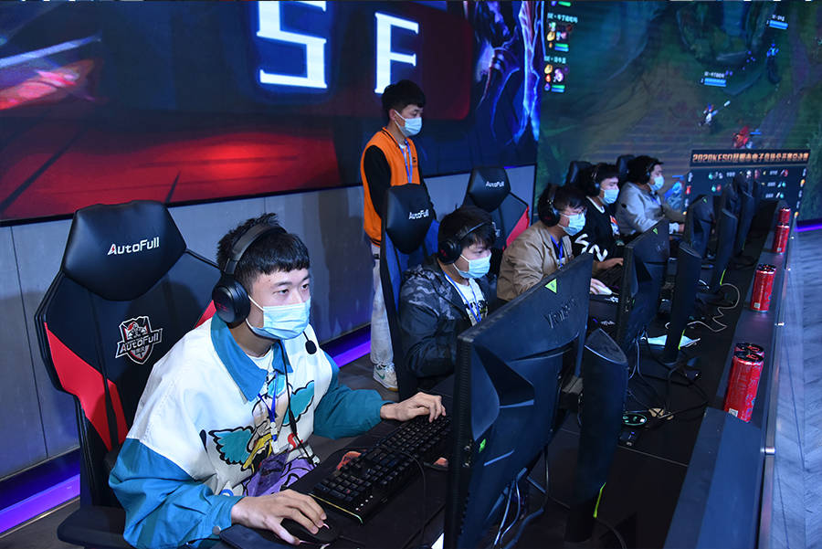 冯静坤用她 冯静坤用她